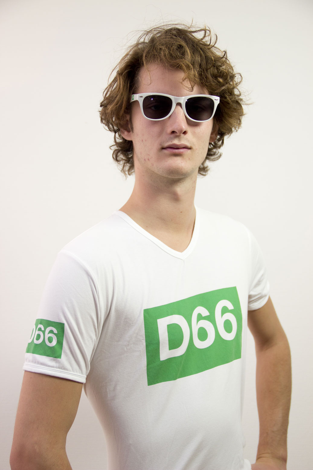 Geladen Slecht rol T-Shirt met V-hals - D66 Webshop